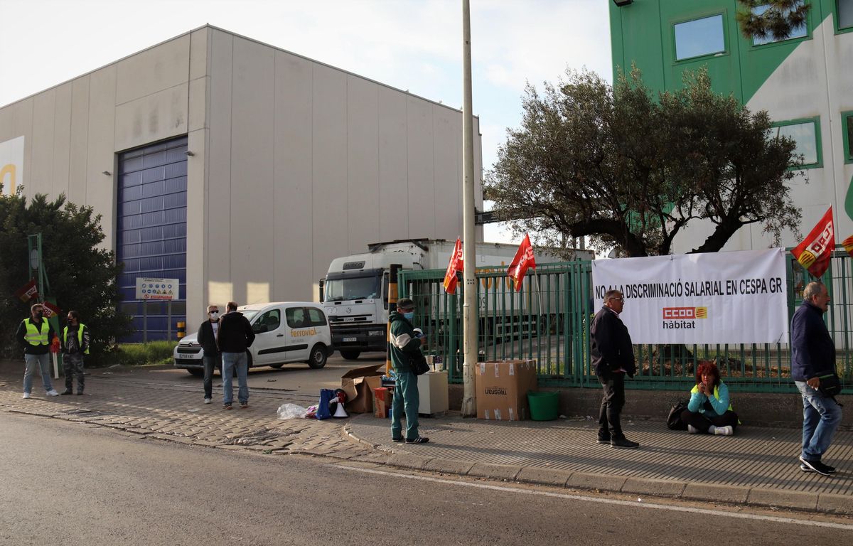 Més de la meitat de la plantilla de Cespa GR secunda la vaga de tres dies, segons CCOO Més de la meitat de la plantilla de Cespa GR secunda la vaga de tres dies, segons CCOO