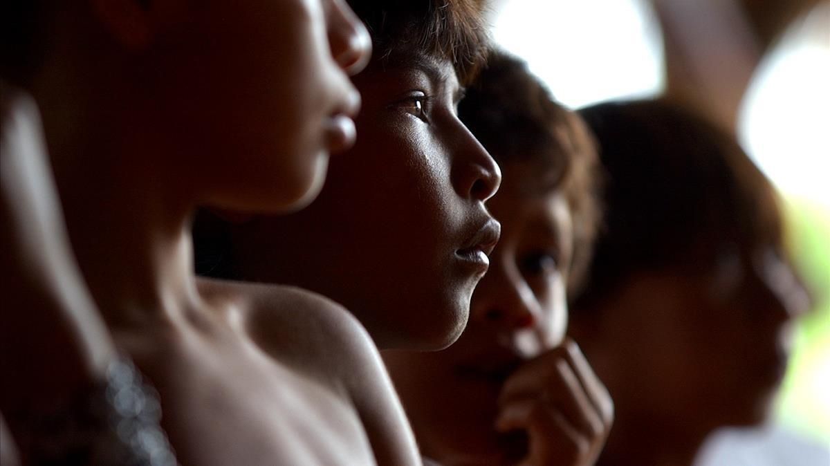Niños del pueblo indígena guaraní de Brasil. Esta comunidad lleva años soportando la marginación, el desplazamiento forzado y los ataques de los terratenientes. Niños del pueblo indígena guaraní de Brasil. Esta comunidad lleva años soportando la marginación, el desplazamiento forzado y los ataques de los terratenientes.