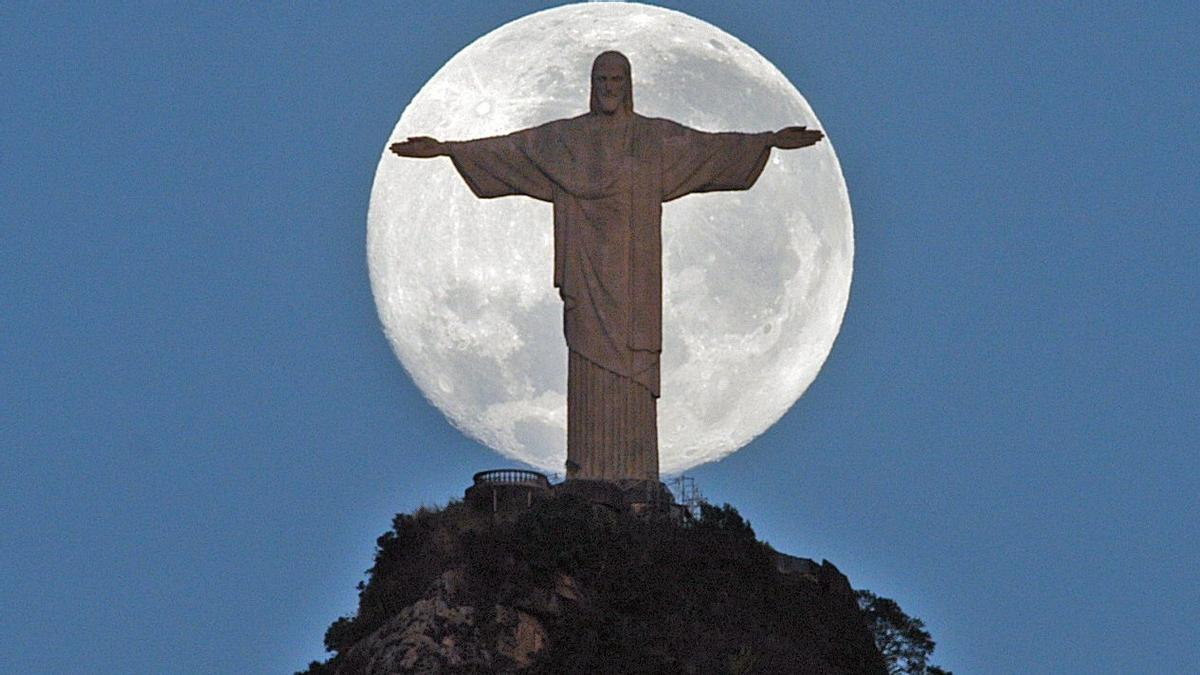 Imagen del Cristo Redentor, el imponente monumento que corona el cerro del Corcovado, en Río de Janeiro (Brasil).