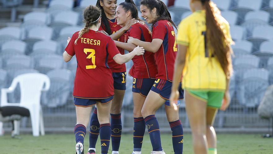 España supera con nota la primera prueba antes del Mundial ante Jamaica (3-0)