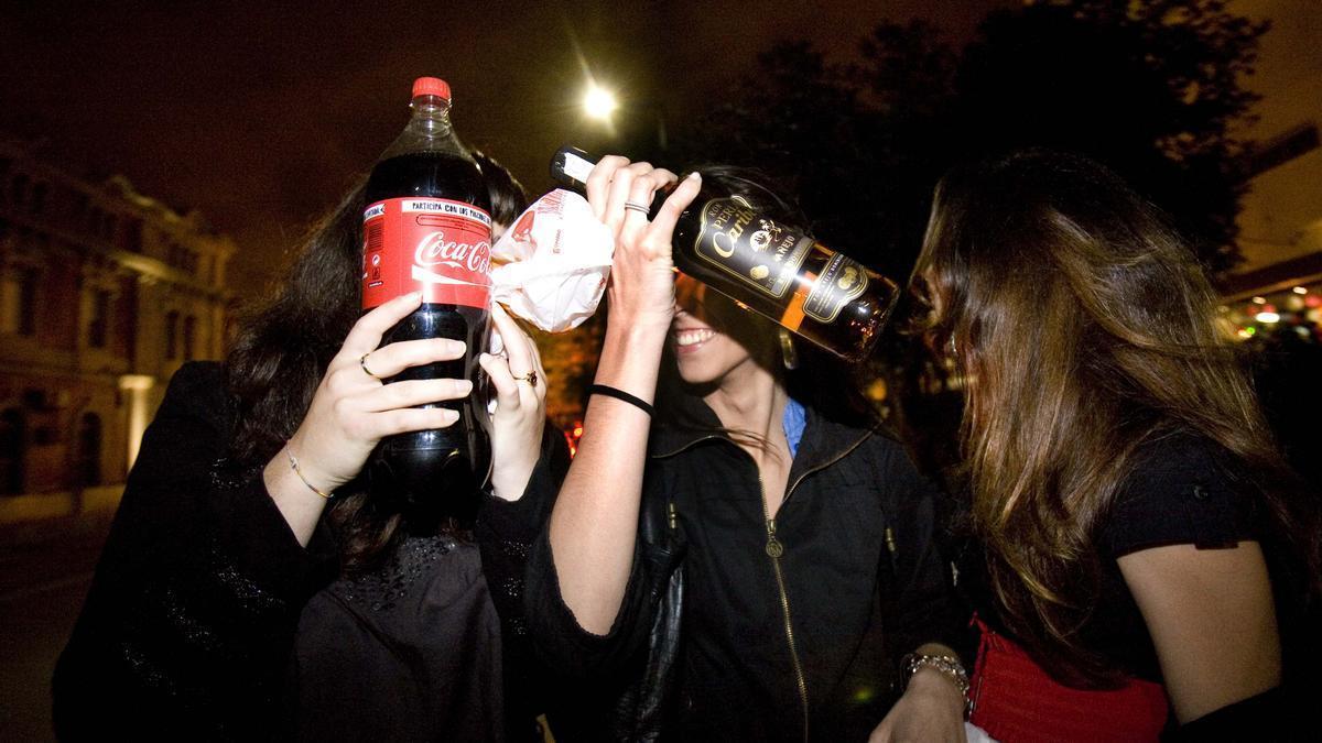 El consumo excesivo de alcohol entre los jóvenes puede causar ictus.