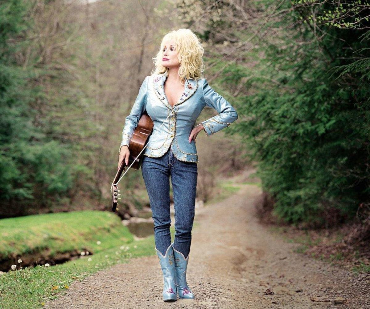 MD-02 Madrid, 9-11-03.- La reina del country, la cantante y actriz estadounidense Dolly Parton, es objeto de un homenaje en el disco Just because I’m a woman, que sale mañana a la venta en España, en el que sus temas son interpretados por otras voces femeninas, como Alison Krauss, Norah Jones, Shania Twain, Sinead O’Connor y Joan Osborne, entre otras. EFE MD-02 Madrid, 9-11-03.- La reina del country, la cantante y actriz estadounidense Dolly Parton, es objeto de un homenaje en el disco Just because I’m a woman, que sale mañana a la venta en España, en el que sus temas son interpretados por otras voces femeninas, como Alison Krauss, Norah Jones, Shania Twain, Sinead O’Connor y Joan Osborne, entre otras. EFE
