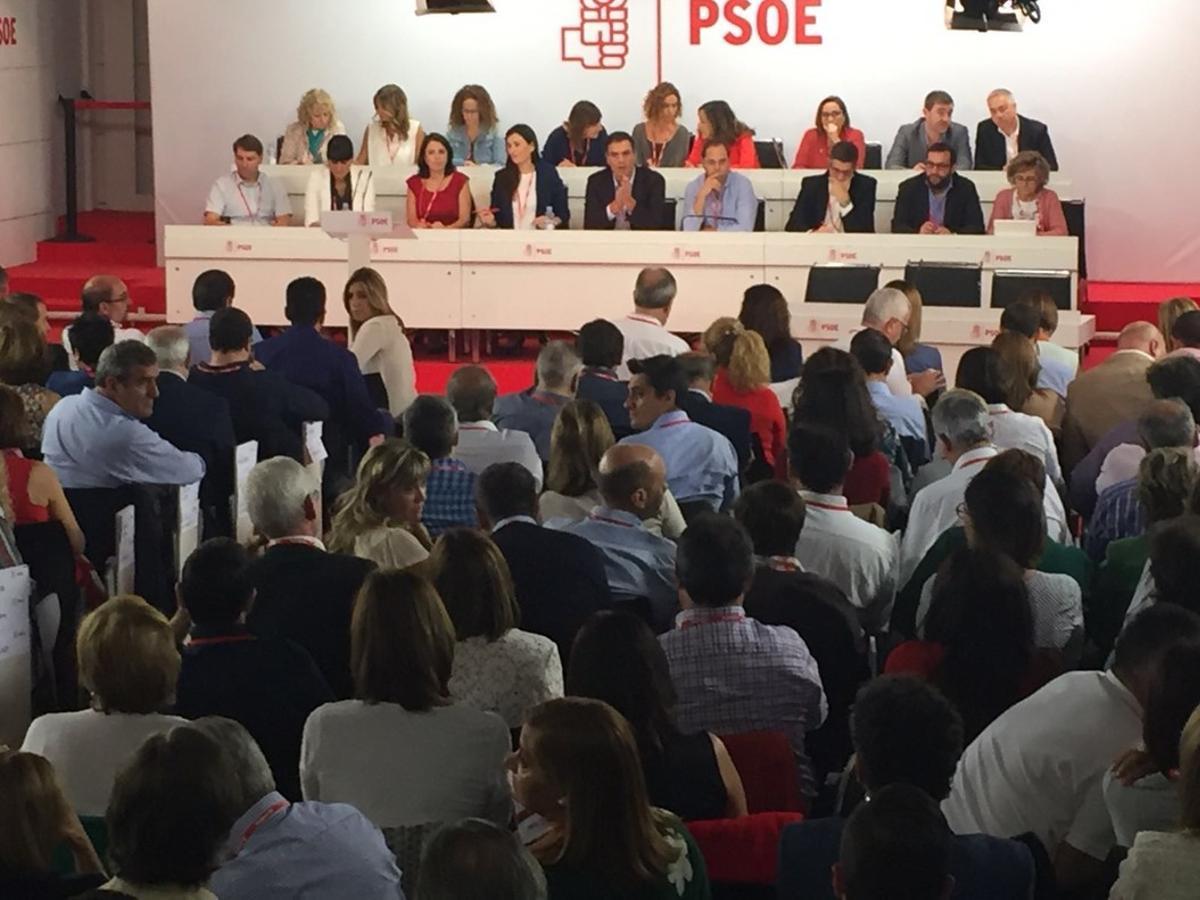 Interior de la reunió del comité federal del PSOE.
