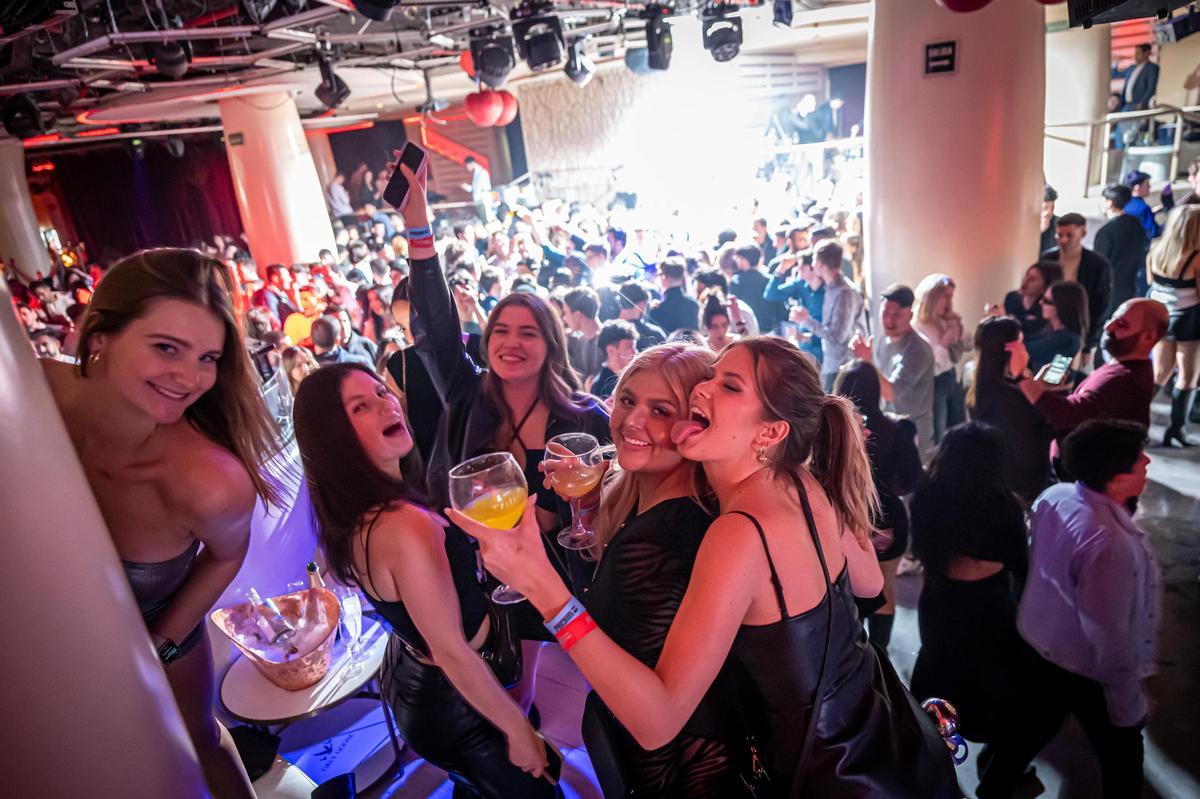 Mariscadas, copas y discoteca: el MWC anima la noche de Barcelona | FOTOS