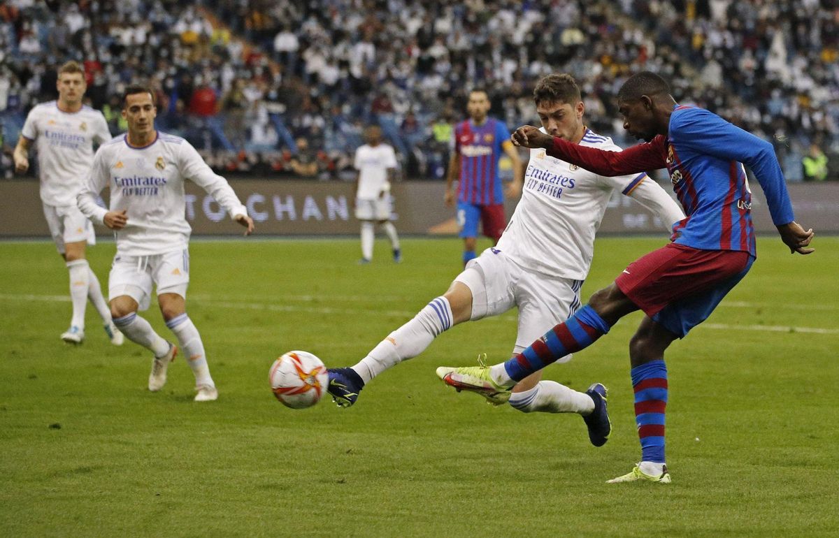 Real Madrid y Barcelona en el clásico de la Supercopa de España Real Madrid y Barcelona en el clásico de la Supercopa de España