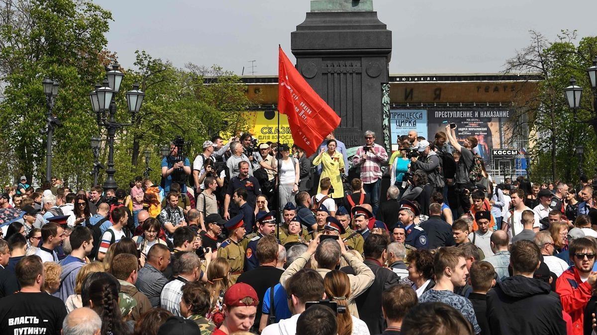 Los manifestantes se concentra en Moscú para iniciar la protesta contra Putin.