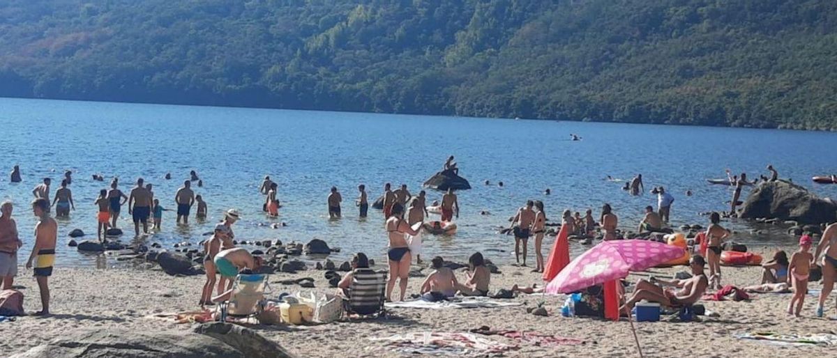 La cendra dels incendis de Zamora causa la mort d’algues i amenaça l’ecosistema del llac de Sanabria La cendra dels incendis de Zamora causa la mort d’algues i amenaça l’ecosistema del llac de Sanabria