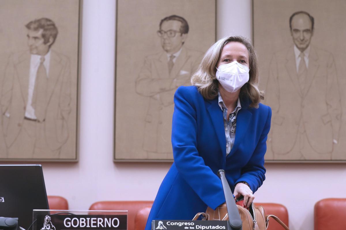 La vicepresidenta tercera, Nadia Calviño, en la Comisión Mixta para la Unión Europea. La vicepresidenta tercera, Nadia Calviño, en la Comisión Mixta para la Unión Europea.