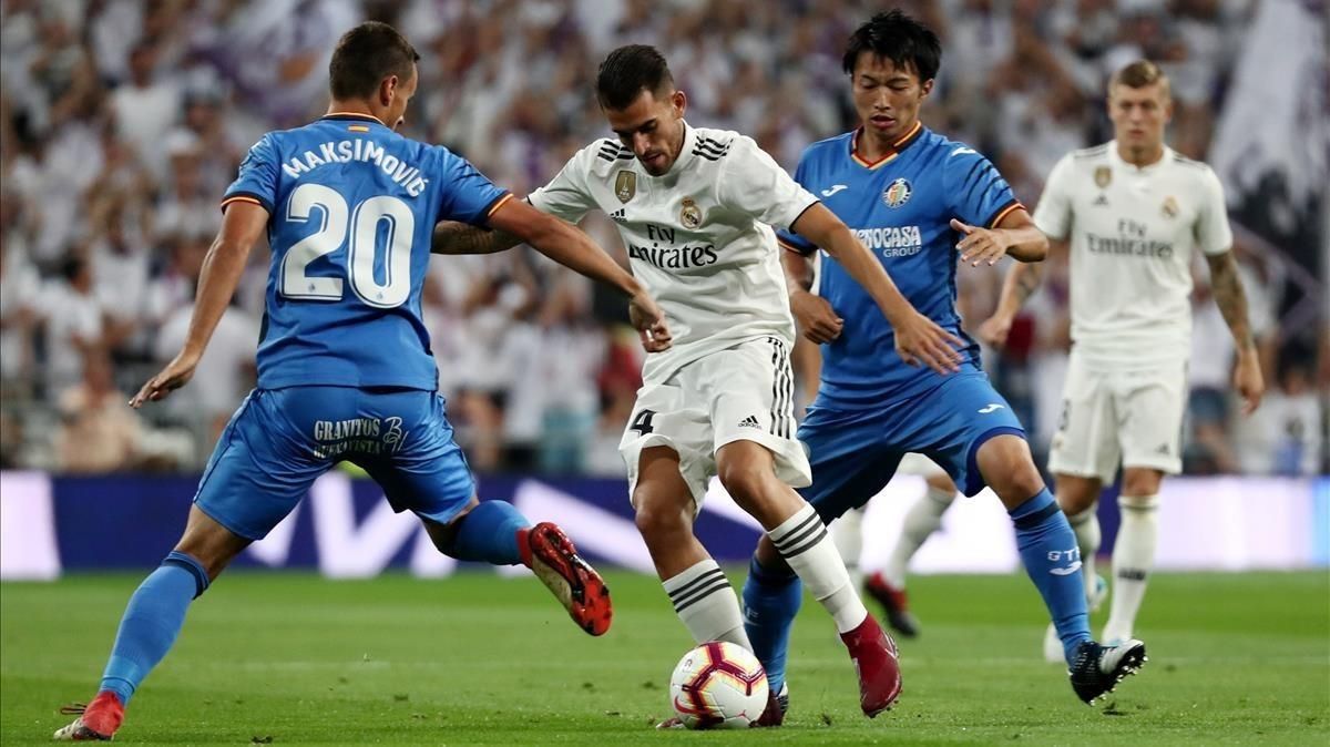 Jugada del madridista Dani Ceballos frente a Nemanja Maksimovic, del Getafe. Jugada del madridista Dani Ceballos frente a Nemanja Maksimovic, del Getafe.