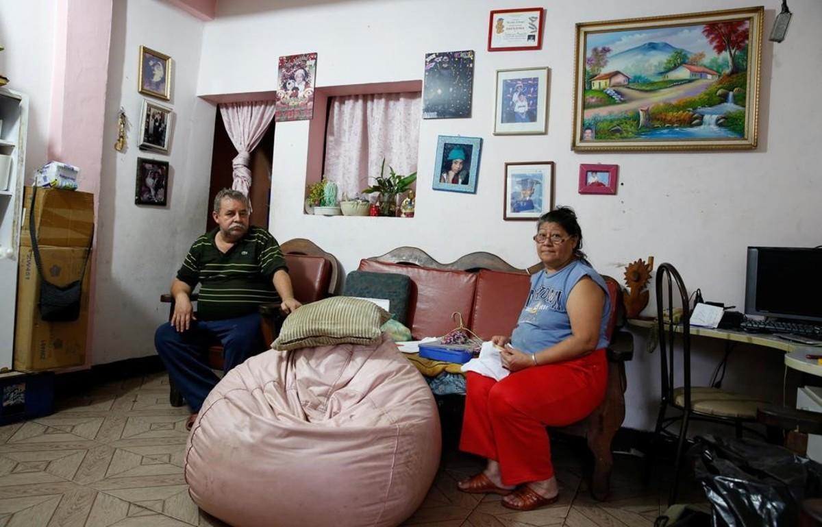 Mario Bedoya y su esposa Carmen, una pareja venezolana, pasa momentos complicados por la escasez de alimentos.