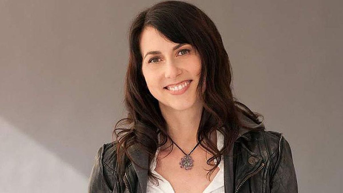 MacKenzie Scott, ex de Jeff Bezos, se divorcia de su segundo marido. MacKenzie Scott, ex de Jeff Bezos, se divorcia de su segundo marido.