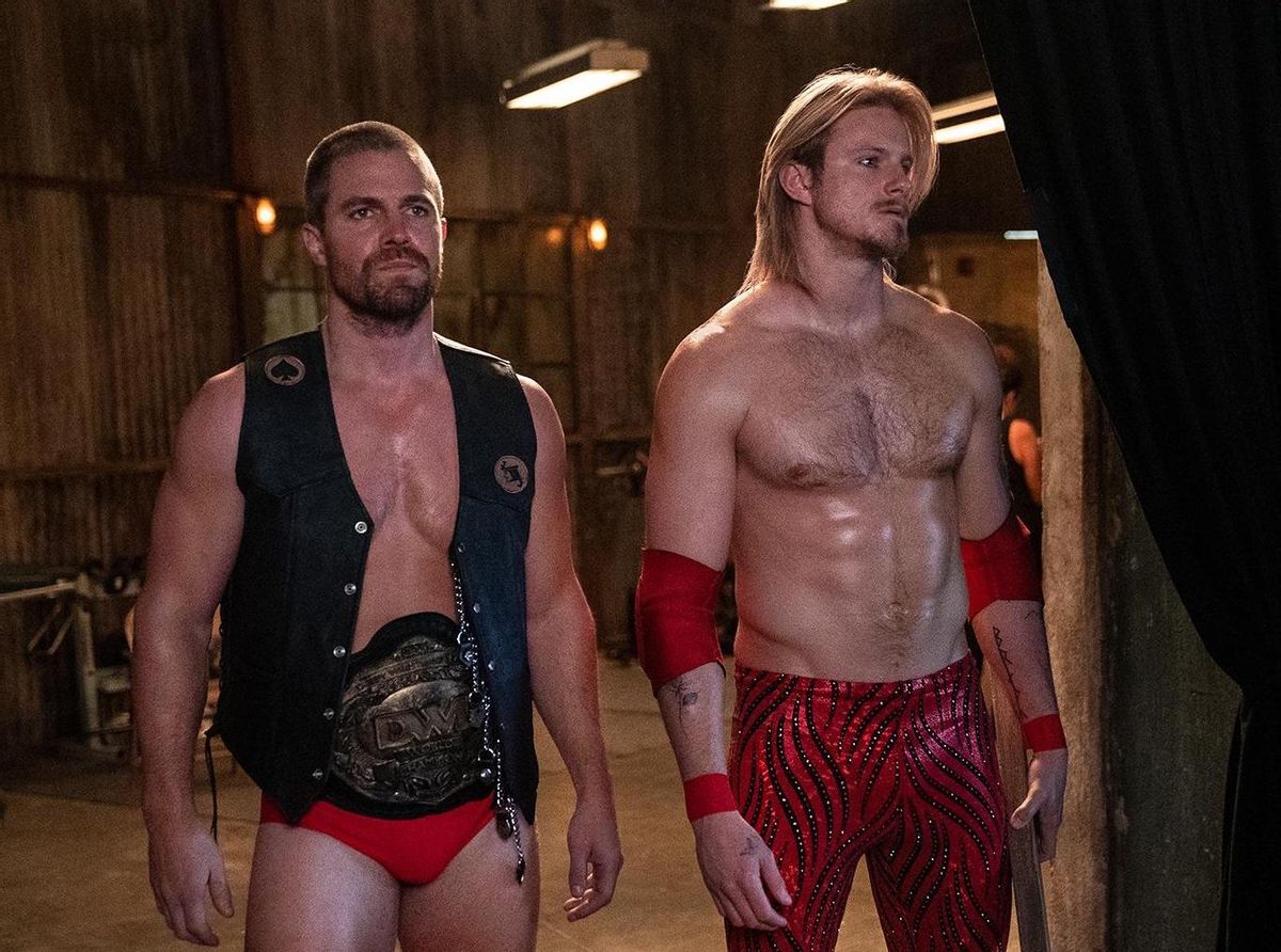Stephen Amell y Alexander Ludwig en ’Heels’. Stephen Amell y Alexander Ludwig en ’Heels’.