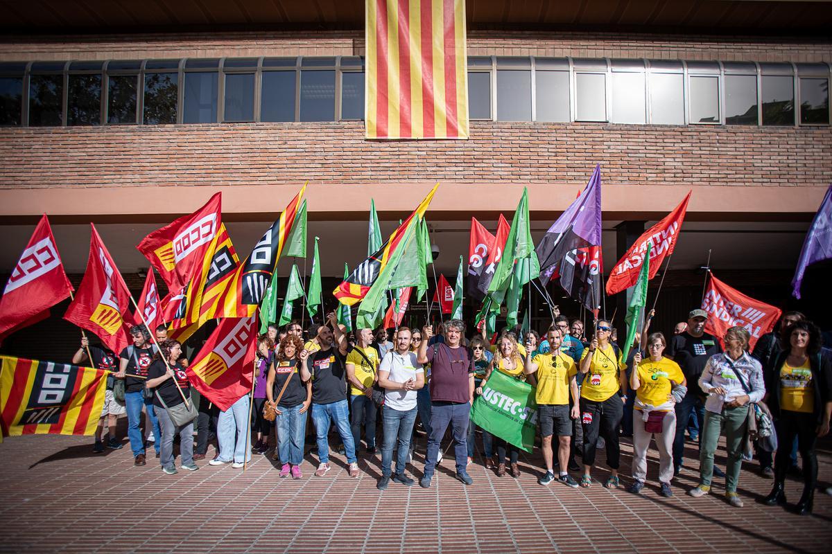 Protesta sindical frente al Departament de Educació, en octubre del año pasado.