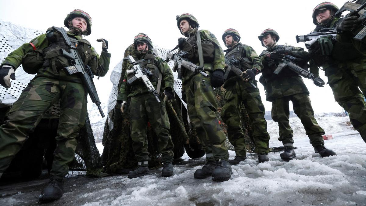 Swedish soldiers take part in a military exercise called Cold Response 2022, gathering around 30,000 troops from NATO member countries plus Finland and Sweden, amid Russias invasion of Ukraine, in Evenes, Norway, March 22, 2022. REUTERS/Yves Herman
