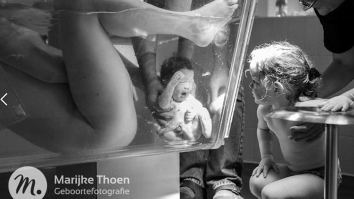 A Facebook le pareció demasiado explícita la foto del parto natural captado por la fotógrafa belga Marijke Thoen.