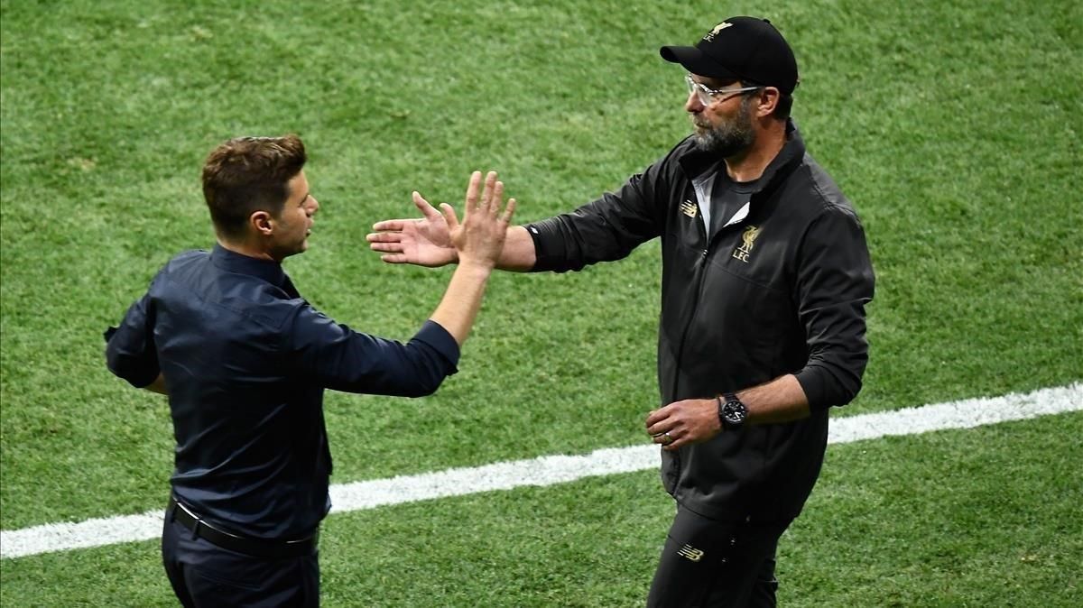 Klopp saluda a Pochettino tras ganar la Champions en Madrid. Klopp saluda a Pochettino tras ganar la Champions en Madrid.