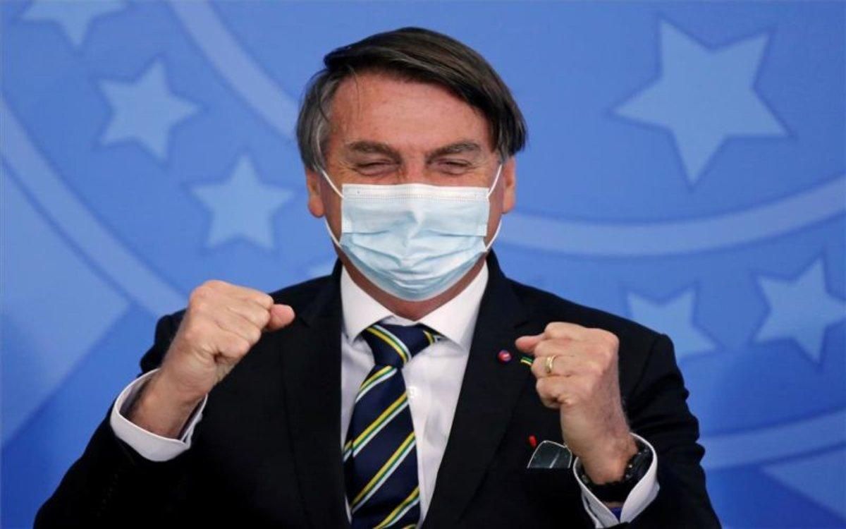Jair Bolsonaro, el presidente de Brasil con mascarrilla por el coronavirus. Jair Bolsonaro, el presidente de Brasil con mascarrilla por el coronavirus.