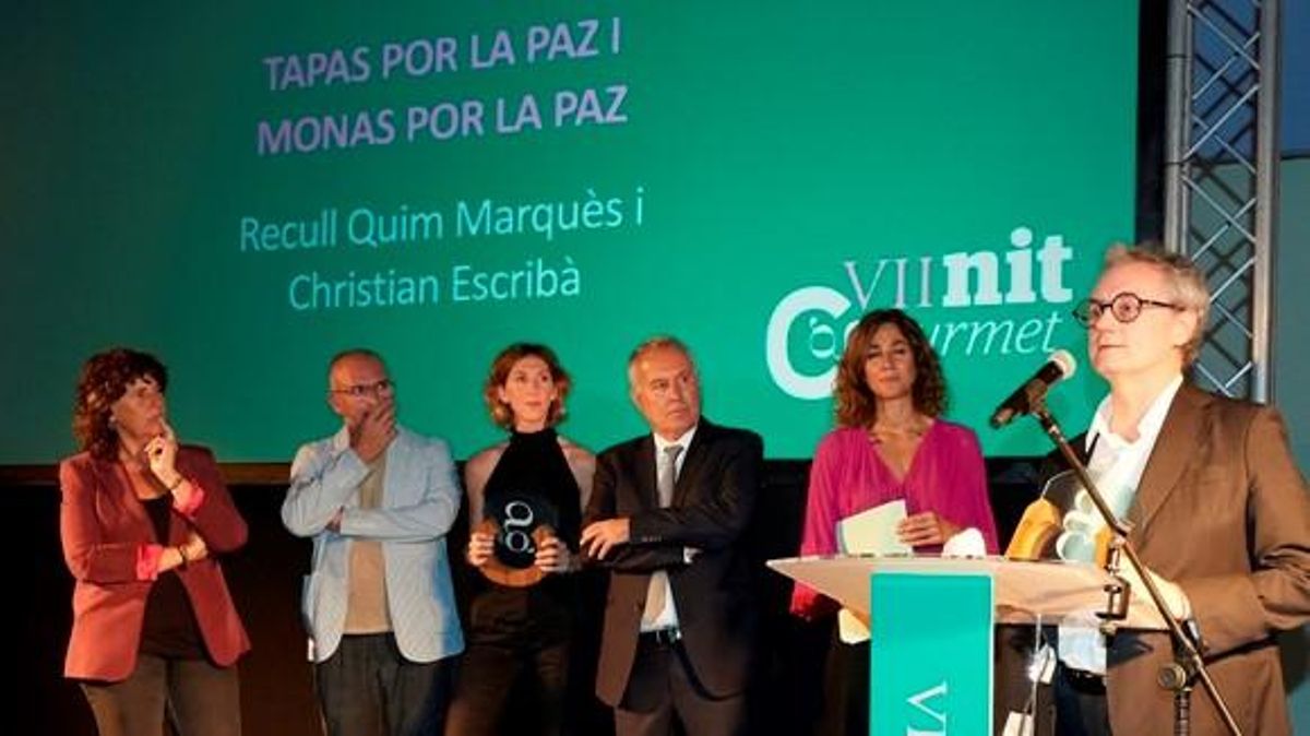 Christian Escribà, tras recibir el premio Gourmet de l’Any por Mones per la Pau. Christian Escribà, tras recibir el premio Gourmet de l’Any por Mones per la Pau.