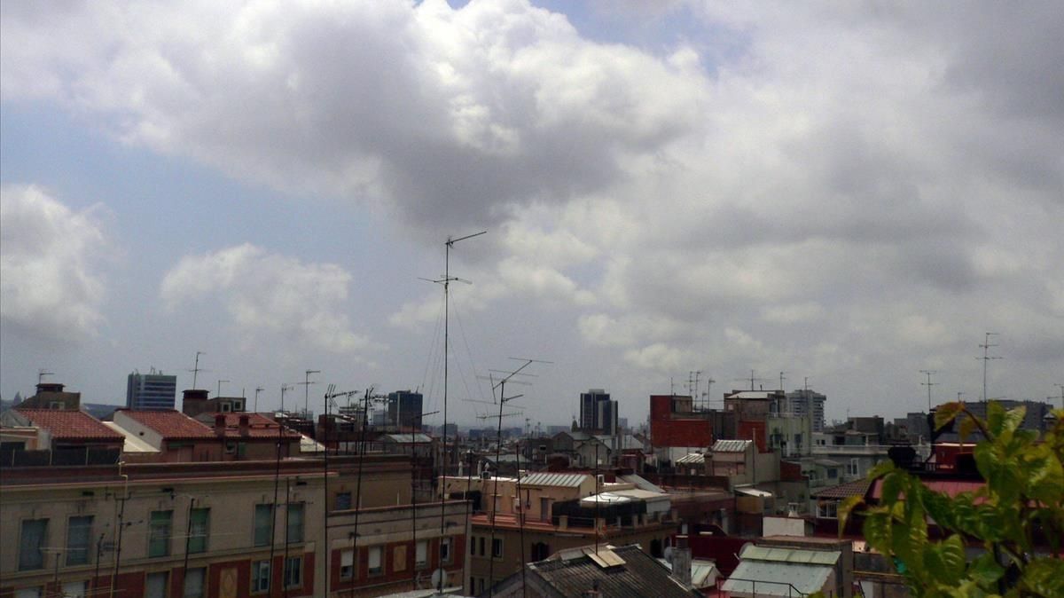 Nubes sobre Barcelona, en una imagen de archivo Nubes sobre Barcelona, en una imagen de archivo