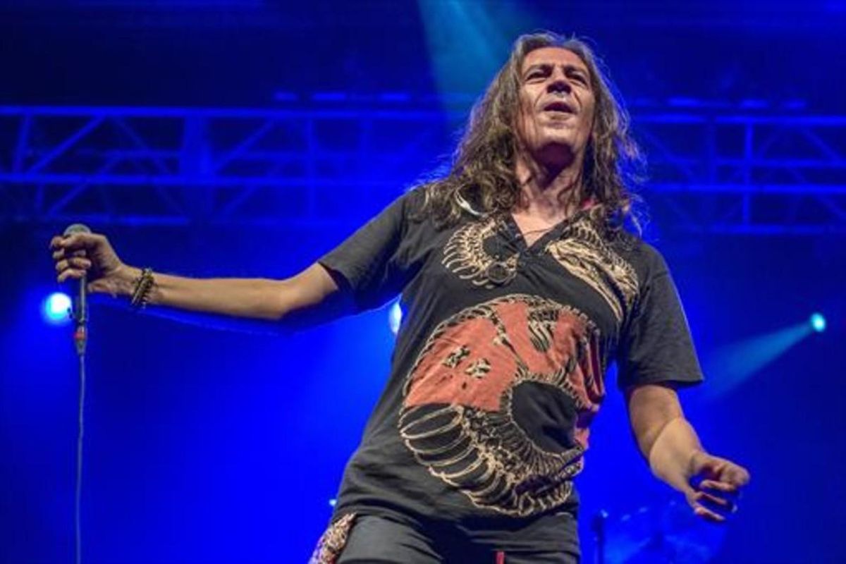 Gerard Quintana, durante un concierto de Sopa de Cabra en Razzmatazz. Gerard Quintana, durante un concierto de Sopa de Cabra en Razzmatazz.