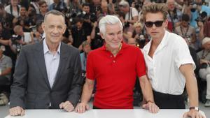Tom Hanks, Baz Luhrmann y Austin Butler, en la presentación de ’Elvis’ en Cannes