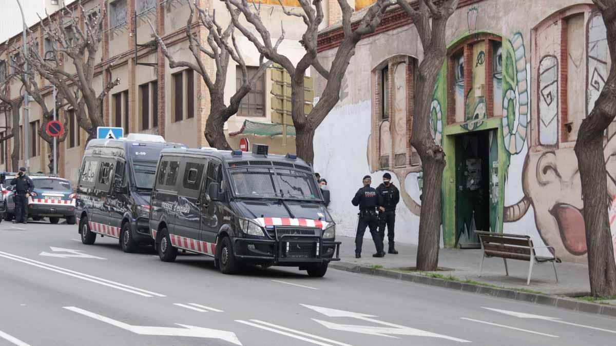 Registres en naus de Mataró i Canet a la recerca de responsables dels disturbis de Barcelona Registres en naus de Mataró i Canet a la recerca de responsables dels disturbis de Barcelona