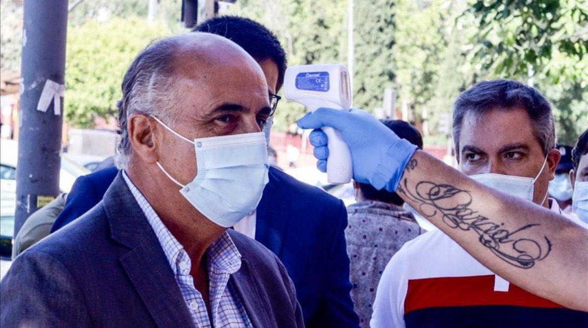 El viceconsejero de Salud de Madrid, Antonio Zapatero, en el dispositivo para pruebas de covid-19 en Alcobendas.