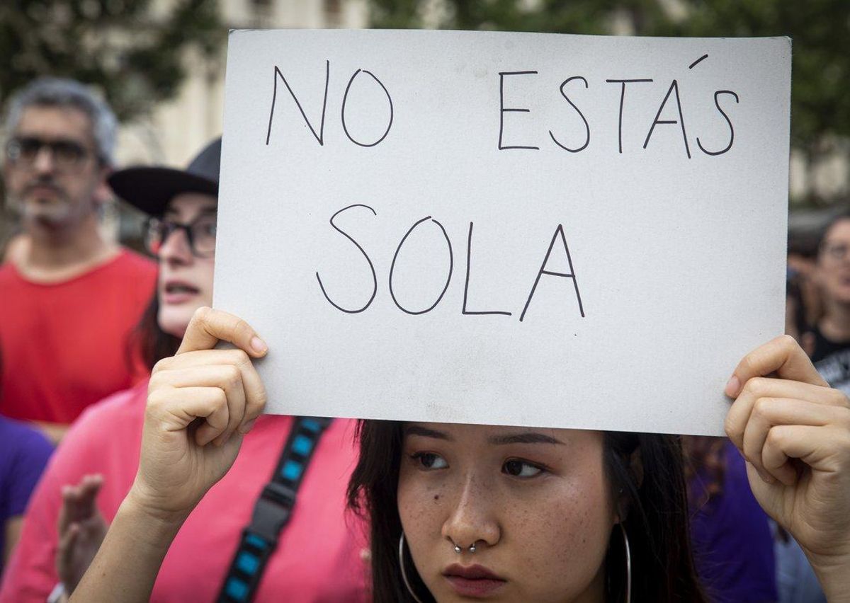 Manifestación de apoyo a la víctima de la Manada de Manresa en València, este lunes. Manifestación de apoyo a la víctima de la Manada de Manresa en València, este lunes.