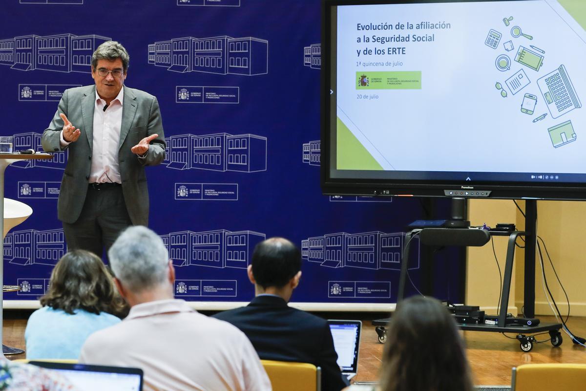 El ministro de Inclusión, Seguridad Social y Migraciones, José Luis Escrivá, en la presentación de los datos de afiliación a mitad de mes