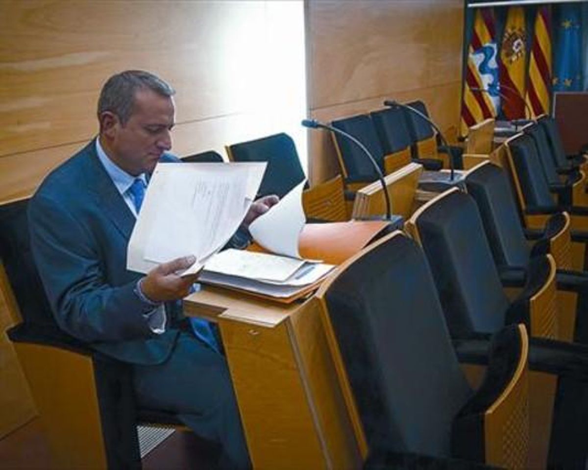 David Gómez. como regidor tránsfuga, en el pleno municipal de Badalona del 30 de octubre. David Gómez. como regidor tránsfuga, en el pleno municipal de Badalona del 30 de octubre.