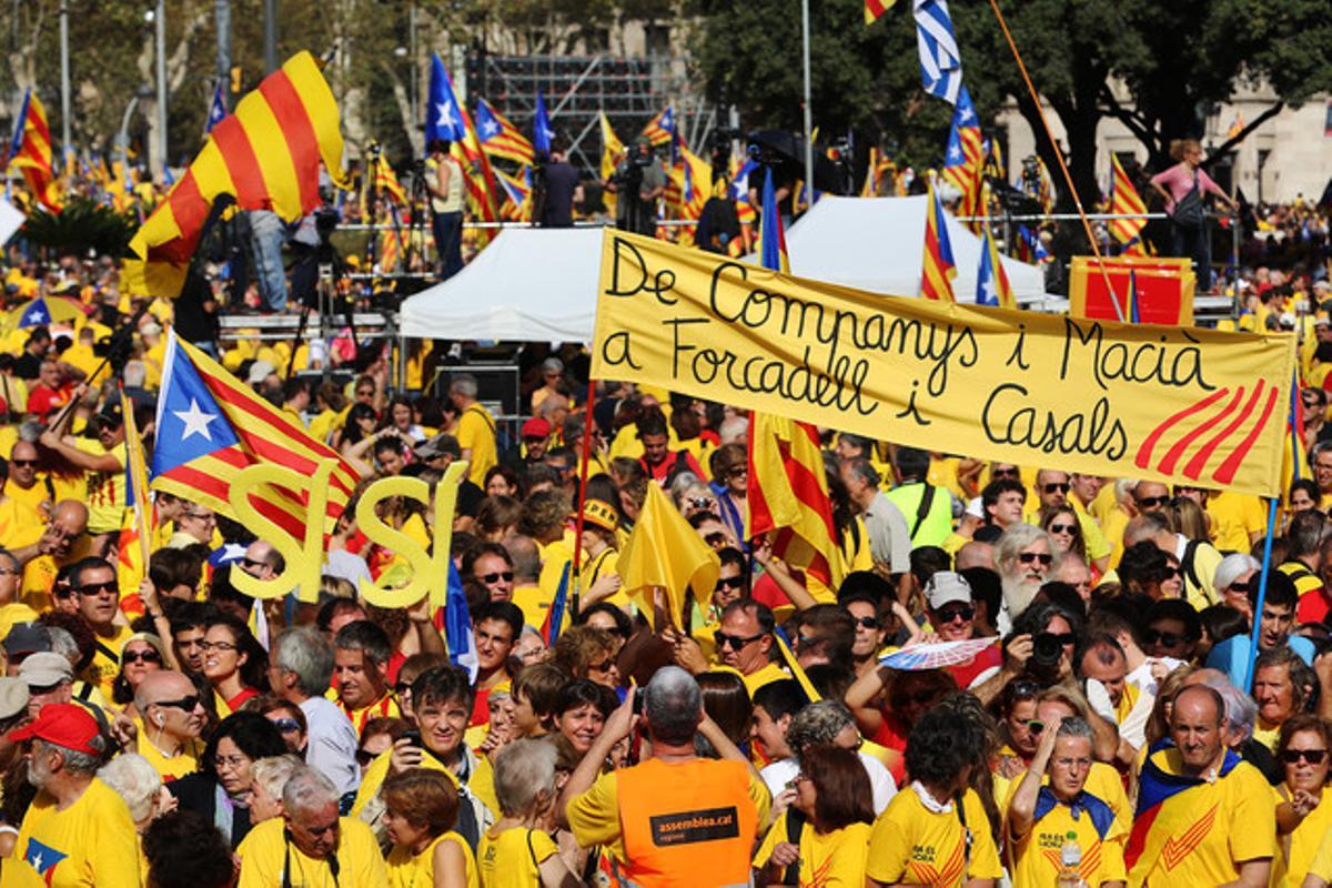 Acto de la campaña ’Ara és l’hora’ en Plaza Catalunya por la unidad política frente el proceso.