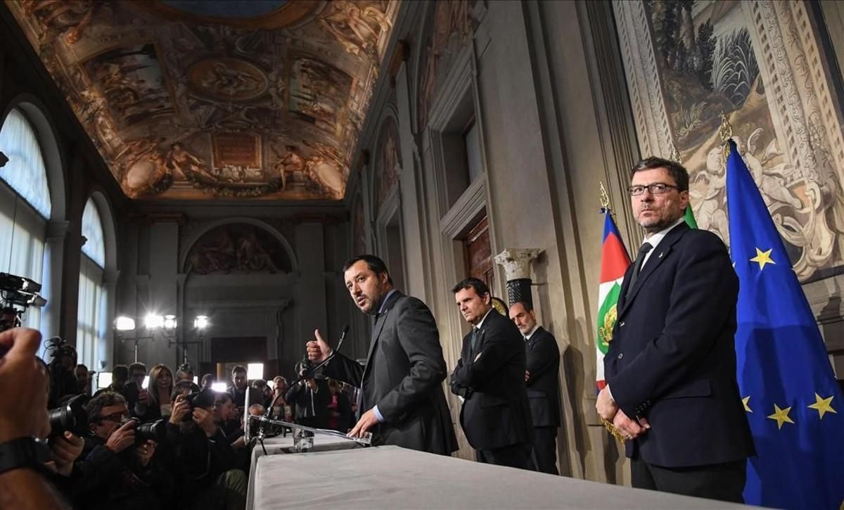 El líder de la Liga, Matteo Salvani, en una rueda de prensa tras reunirse con el presidente italiano Sergio Mattarella. El líder de la Liga, Matteo Salvani, en una rueda de prensa tras reunirse con el presidente italiano Sergio Mattarella.