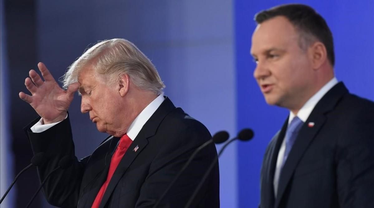 El presidente de Polonia, Andrzej Duda, con el presidente de EEUU Donald Trump en el castillo de Varsovia el 6 de julio del 2017. El presidente de Polonia, Andrzej Duda, con el presidente de EEUU Donald Trump en el castillo de Varsovia el 6 de julio del 2017.