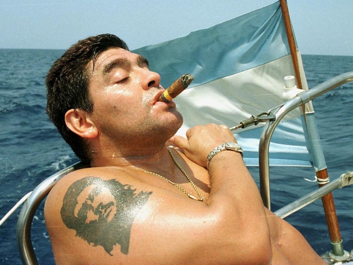 Un any de la mort de Maradona: emergeix el costat diabòlic d’un Déu