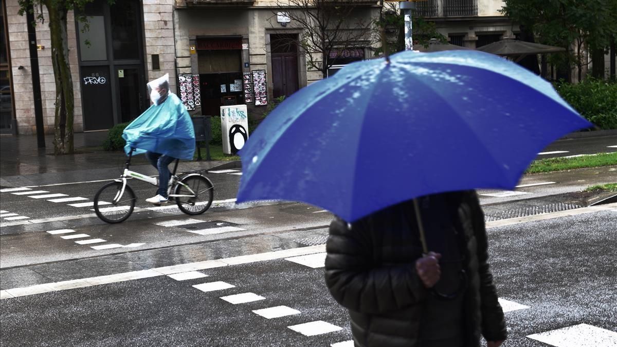 Lluvia en las calles. Lluvia en las calles.