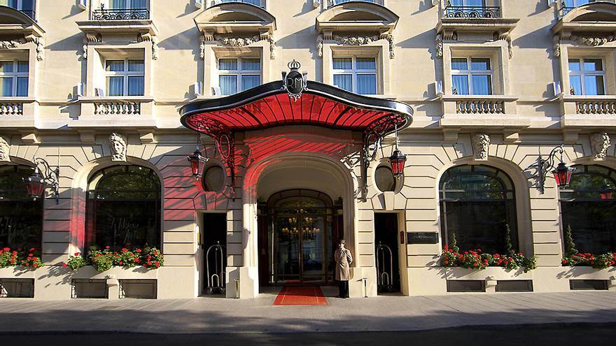 Este es el lujoso hotel de París en que vivirán Messi y su familia a la espera de una nueva casa - Vimarsana News