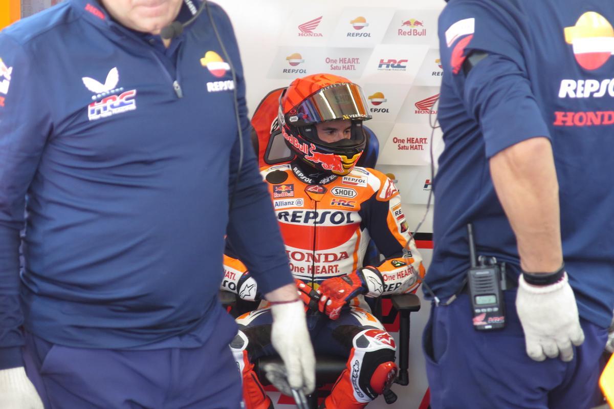 Marc Márquez, à sa place dans la loge de l'équipe Repsol Honda.