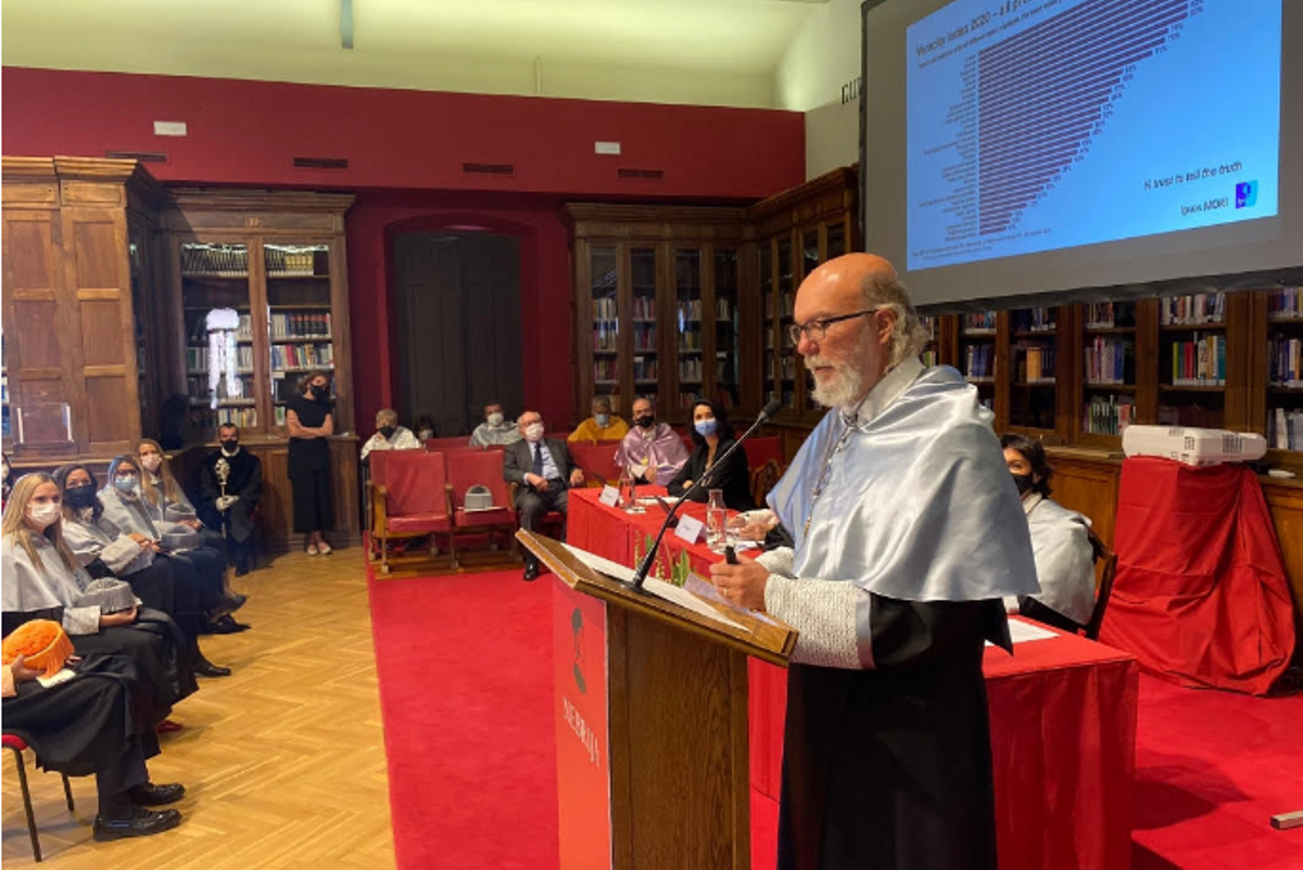 Toni Segarra, durante el acto académico. Toni Segarra, durante el acto académico.