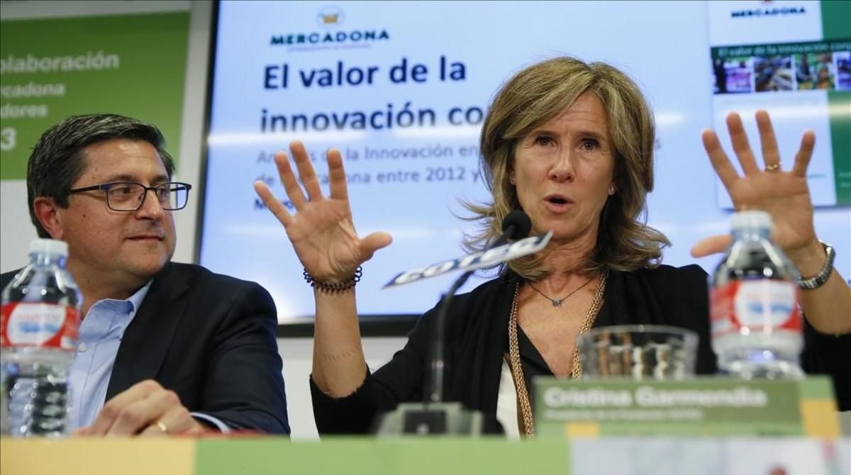 La presidenta de la Fundacion Cotec, Cristina Garmendia, y Juan Antonio German, director de Relaciones Externas de Mercadona. La presidenta de la Fundacion Cotec, Cristina Garmendia, y Juan Antonio German, director de Relaciones Externas de Mercadona.