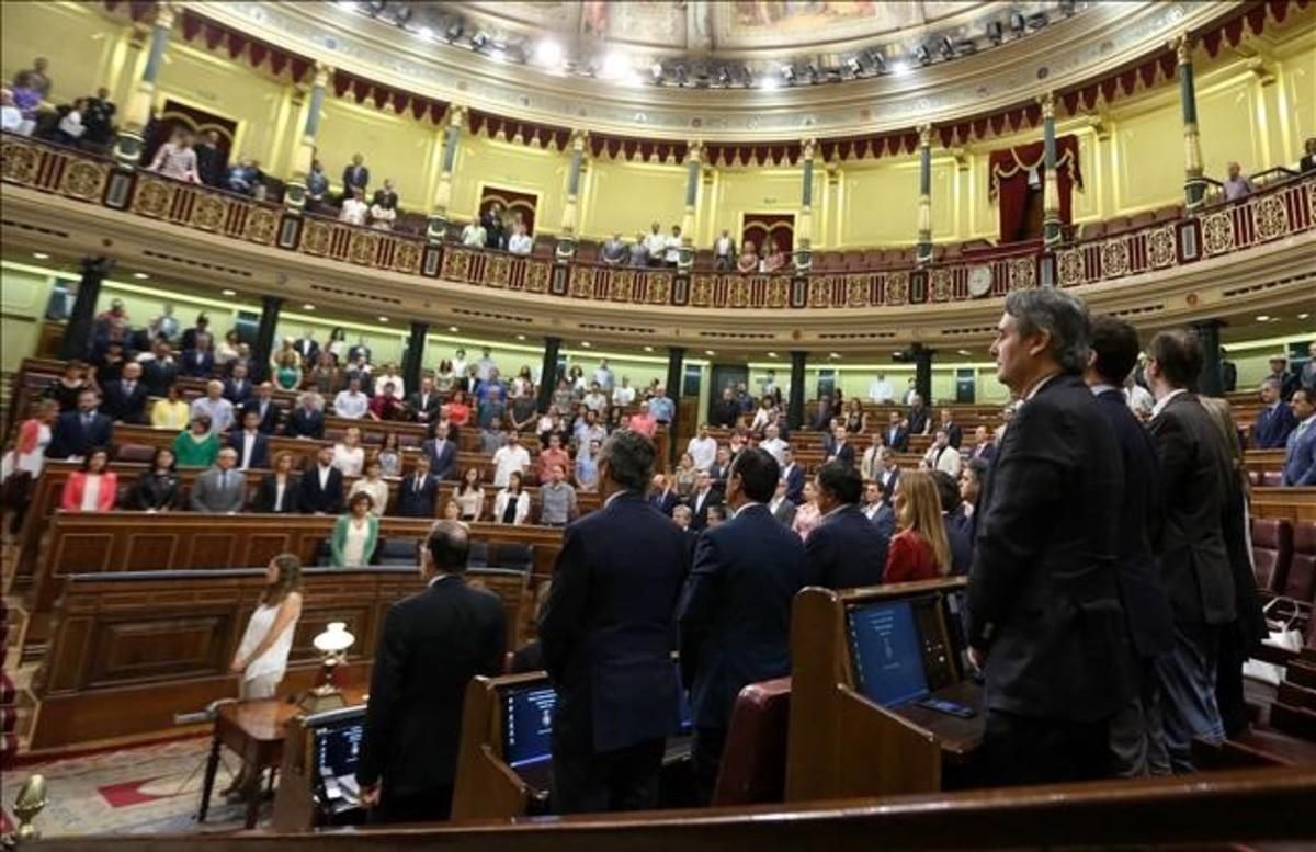 "Grito de silencio" en honor a Miguel Ángel Blanco tras la declaración frustrada del Congreso "Grito de silencio" en honor a Miguel Ángel Blanco tras la declaración frustrada del Congreso