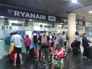 La sexta jornada de huelga en Ryanair deja retrasos en 239 vuelos
