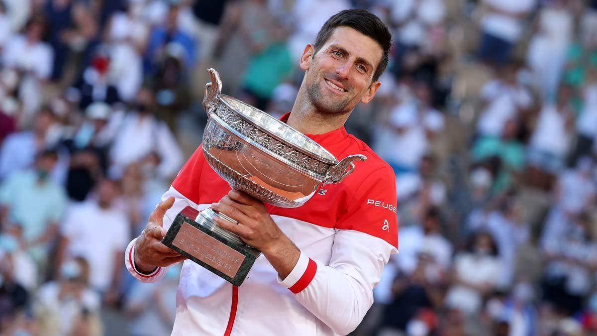 Novak Djokovic celebra su victoria en la final masculina de Roland Garros, en junio del 2021