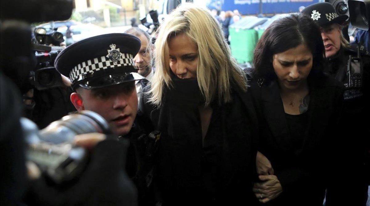 Caroline Flack llega al juzgado por el caso de la agresión a su novio, en diciembre pasado. Caroline Flack llega al juzgado por el caso de la agresión a su novio, en diciembre pasado.