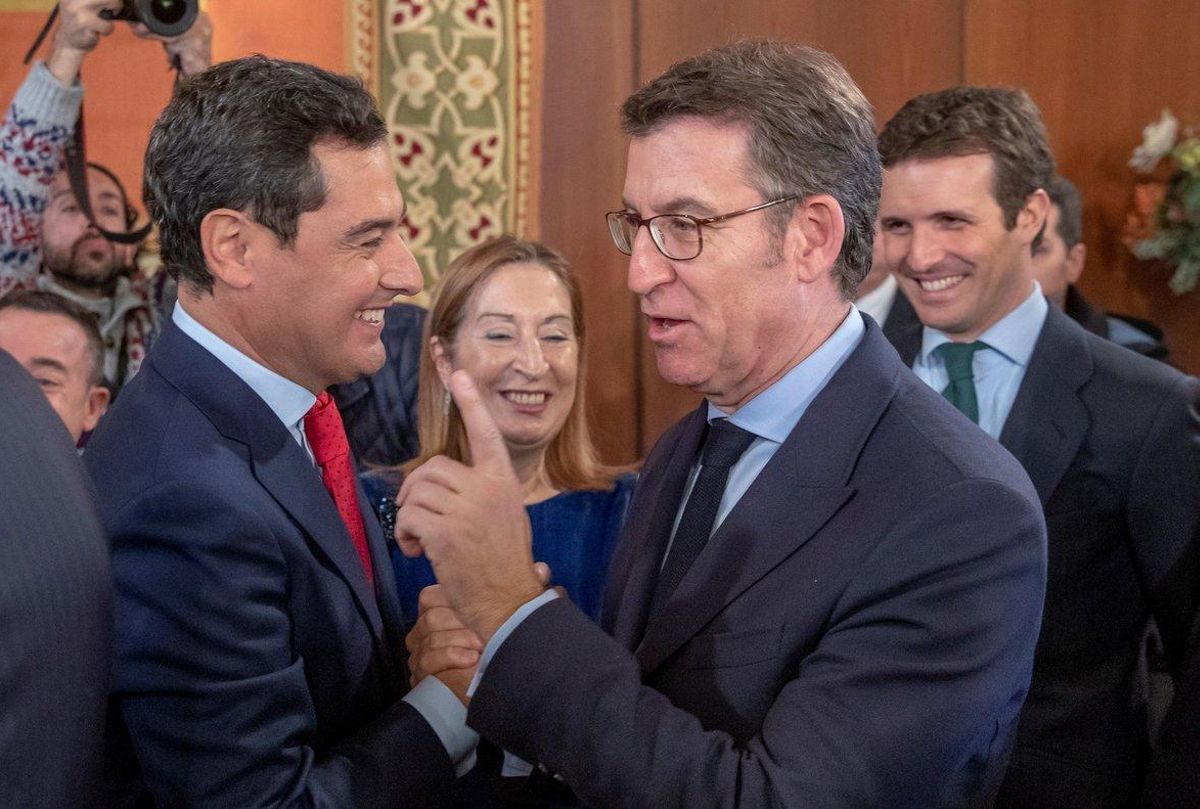 Presidente de la Junta de Galicia Alberto Nuñez Feijóo (d) saludando al presidente de la Junta de Andalucía (i). Presidente de la Junta de Galicia Alberto Nuñez Feijóo (d) saludando al presidente de la Junta de Andalucía (i).
