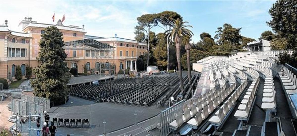 El escenario y las gradas de Festival Jardins de Pedralbes ya están preparados para acoger la segunda edición de la muestra en el Palau Reial.