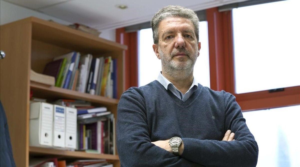 Francisco García, secretario general de la Federación de Enseñanza de CCOO, hoy en su despacho de Madrid. Francisco García, secretario general de la Federación de Enseñanza de CCOO, hoy en su despacho de Madrid.