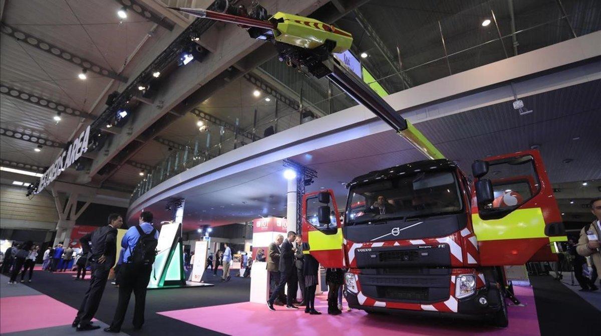 Camión de bomberos conectado en el IOT Solutions World Congress, el congreso de la internet de las cosas.