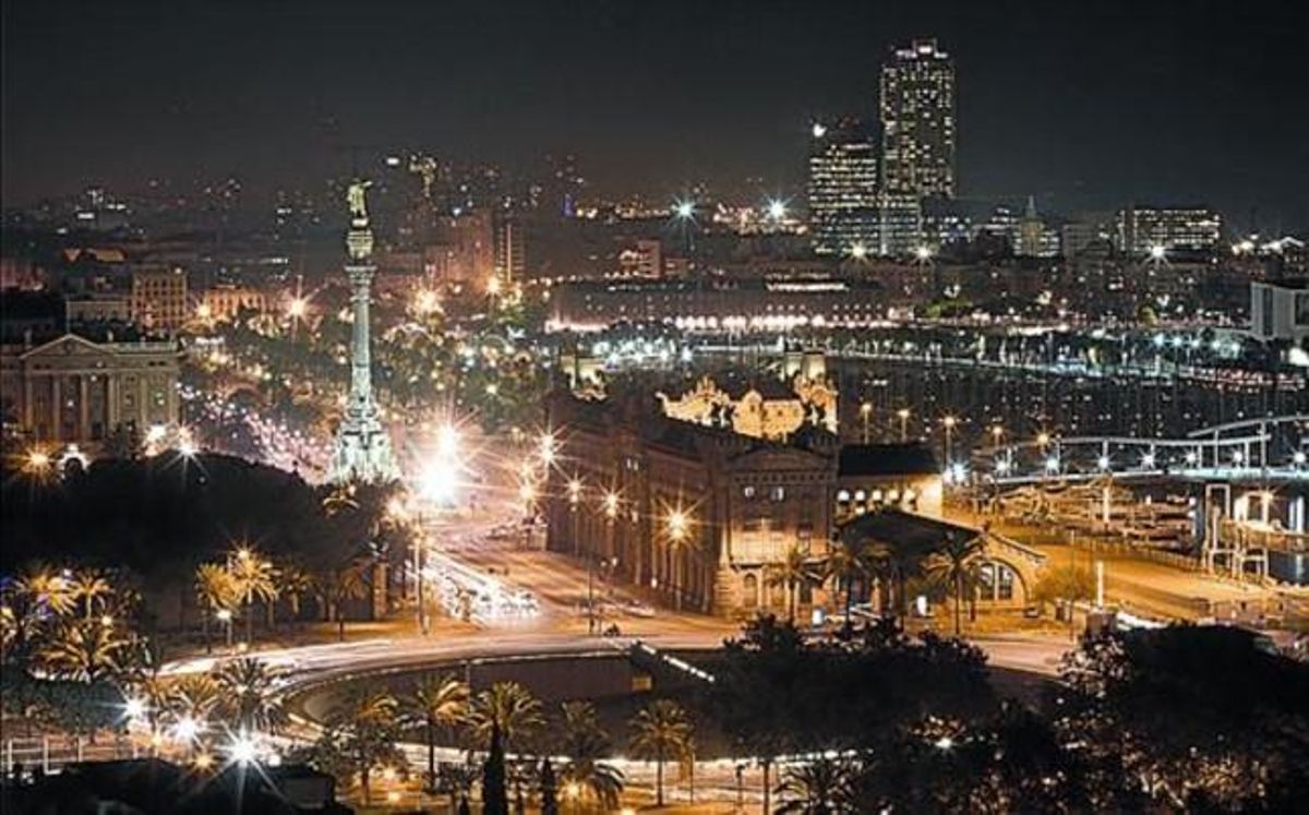 Vista nocturna de Barcelona des de Miramar. Vista nocturna de Barcelona des de Miramar.