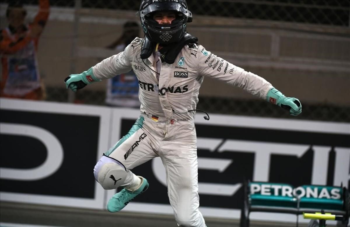 Nico Rosberg celebra su título mundial. Nico Rosberg celebra su título mundial.