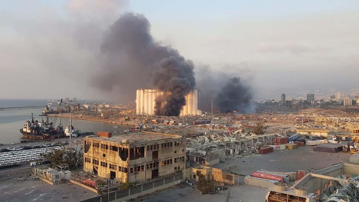 Fuerte explosión en un almacén de la zona del puerto de Beirut